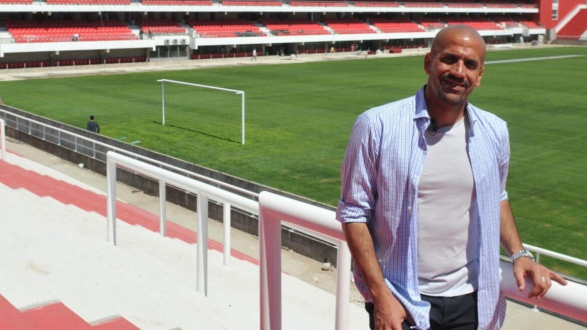 Estudiantes sigue el modelo de Barcelona con el ajuste corona