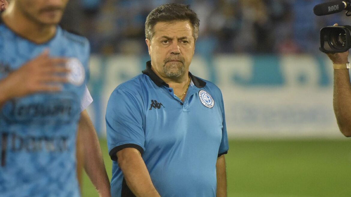 Caruso Lombardi pide un bono para los DT
