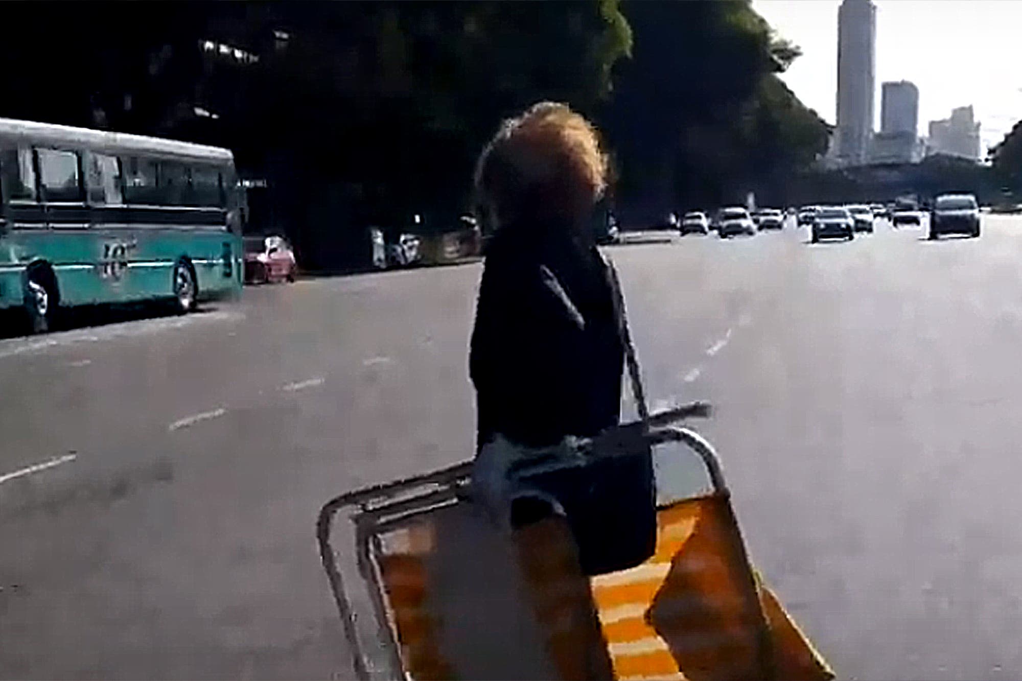 Judicializaron a la jubilada rebelde de la silleta que violó la cuarentena