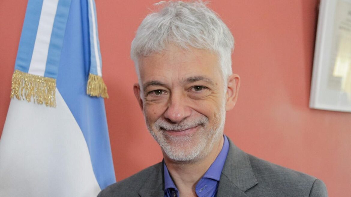 Claudio Martinez  manejó la escena de los anuncios grabados