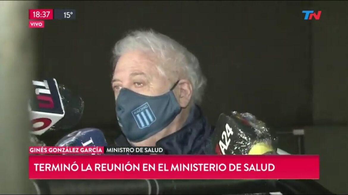 Ginés estrenó barbijo de Racing