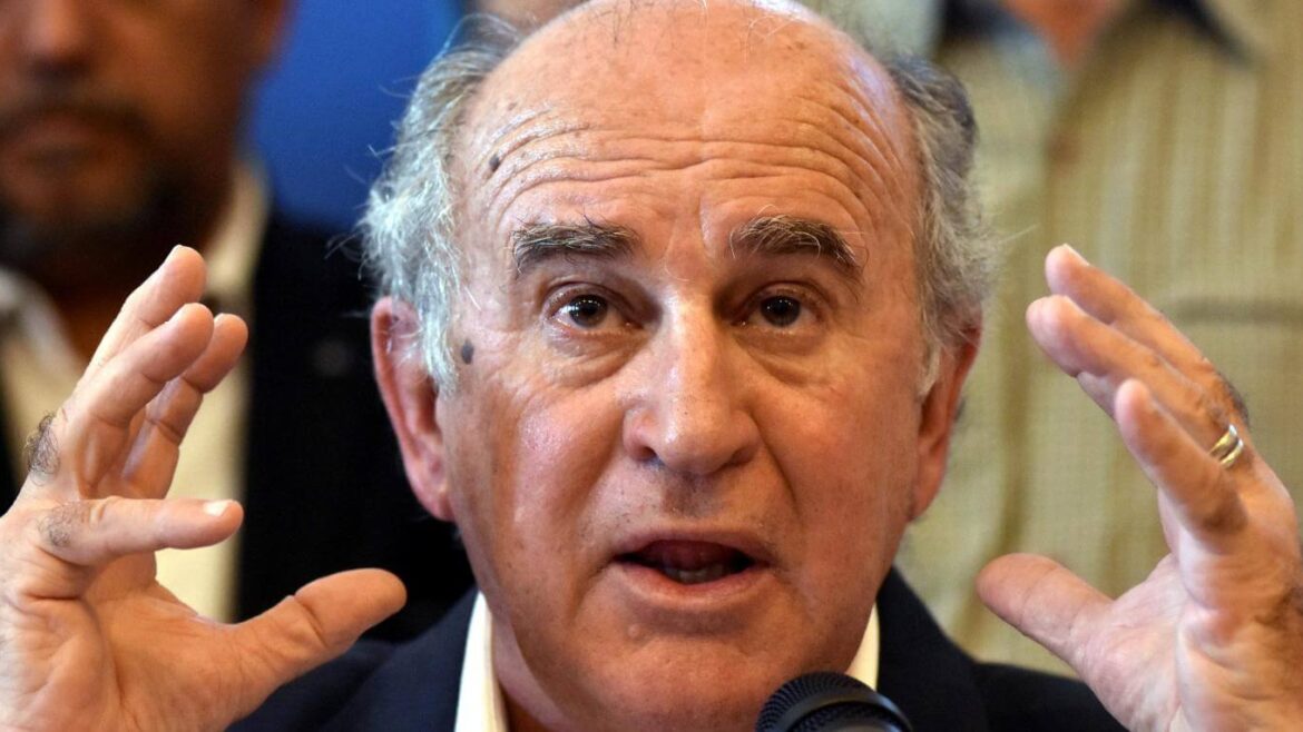 Parrilli calma la ansiedad de los que buscan el guiño de Cristina