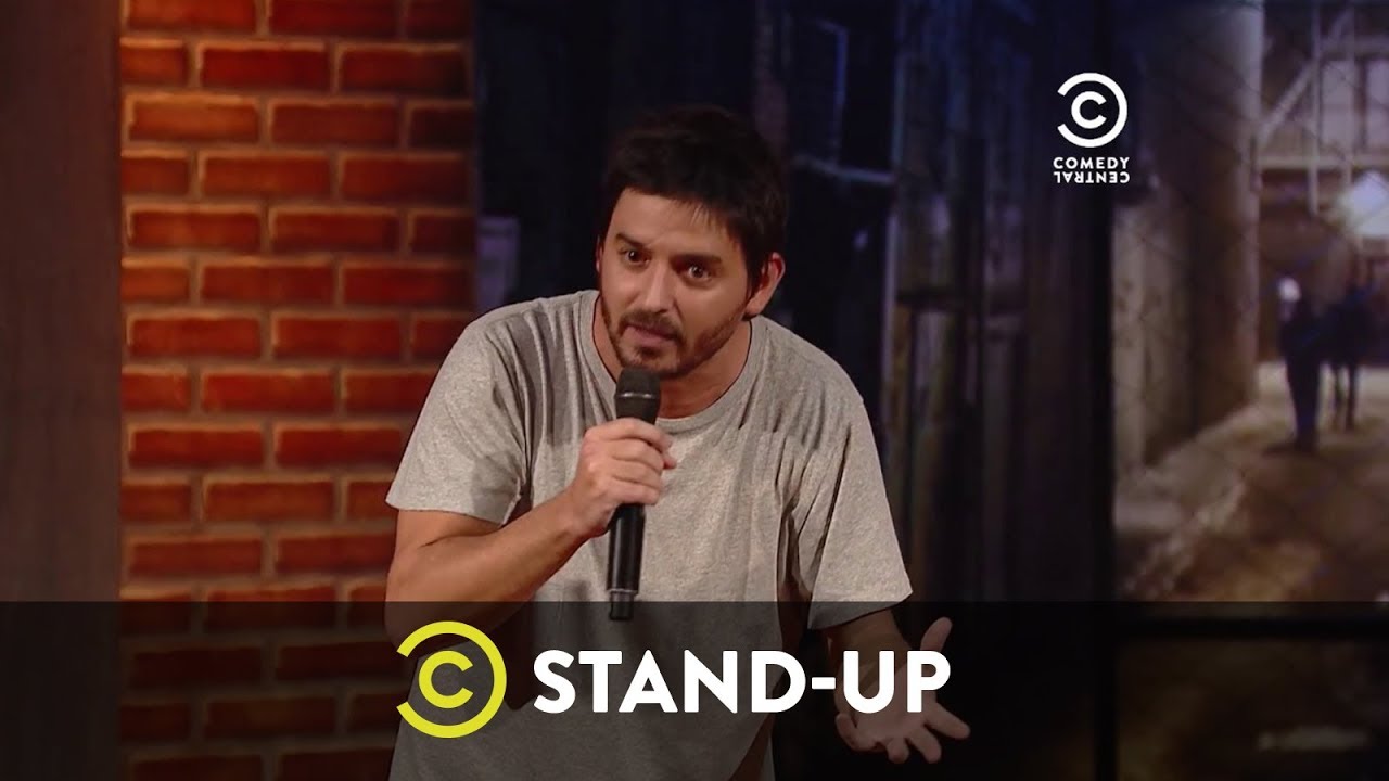 El standapero que se rie de las contradicciones de los acuarentenados