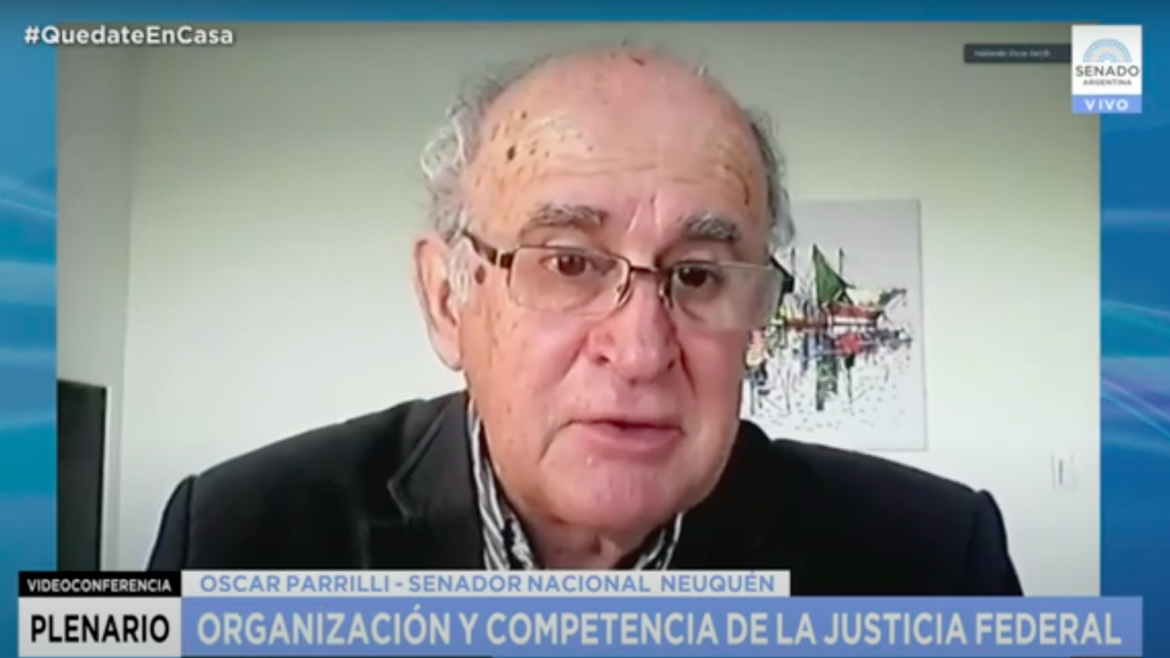 “Soy yo, pelotudes”: Parrilli se animó al lenguaje inclusivo