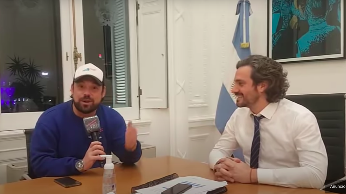 El militante K que escracha periodistas entrevistó al jefe de Gabinete