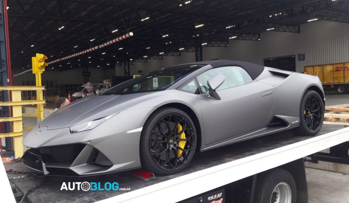 El dueño del Lamborghini que llegó a Ezeiza tiene una historia con Carlitos Menem