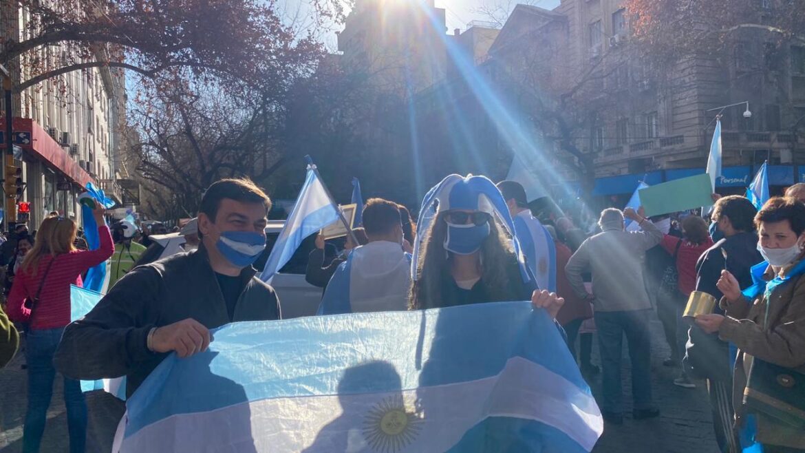 El manifestante de la remera polémica