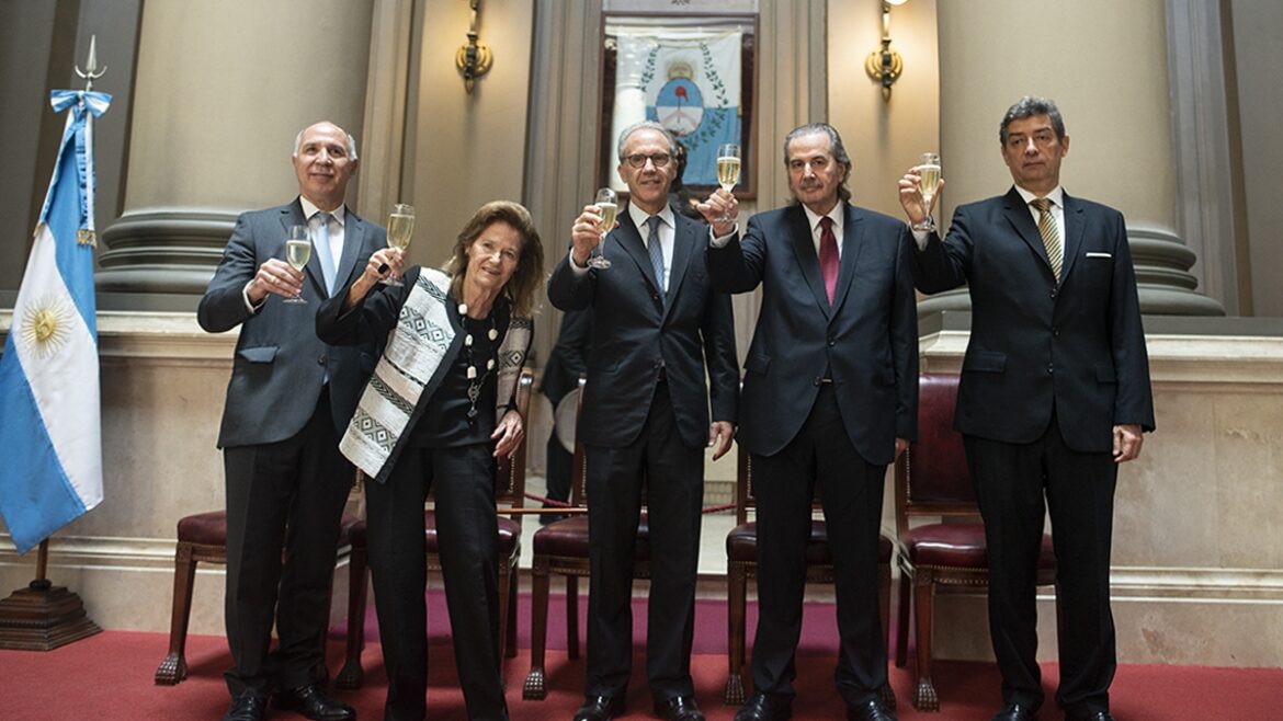 Tras el fallo de la Corte, los consejeros opositores estudian una respuesta