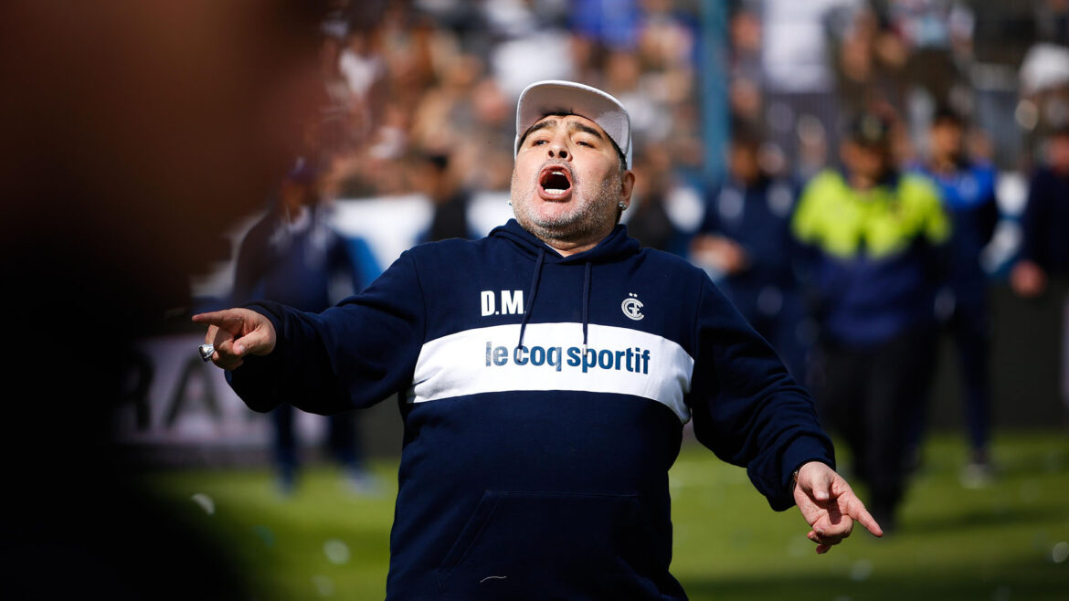 Minuto de silencio en la Champions por Maradona