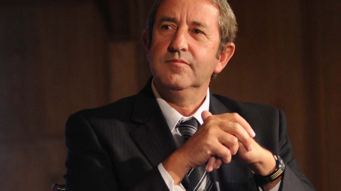 ¡Grande Pa! Julio Cobos será padre a a los 65 años