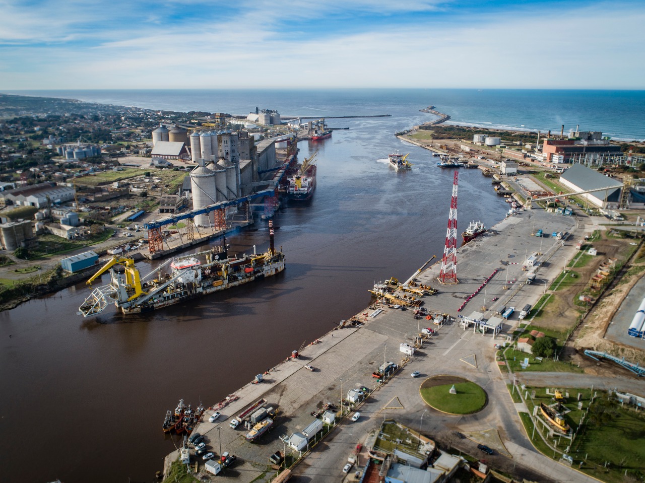 Un ex Montonero se quedó con el puerto de Quequén