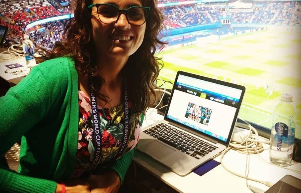 Radio del Plata transmite fútbol solo con mujeres