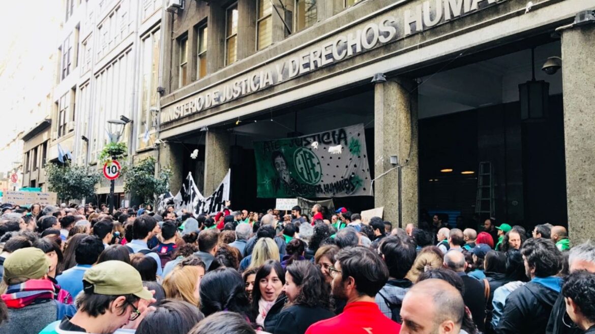 Hasta $35 mil: el bono insólito para los empleados del Ministerio de Justicia