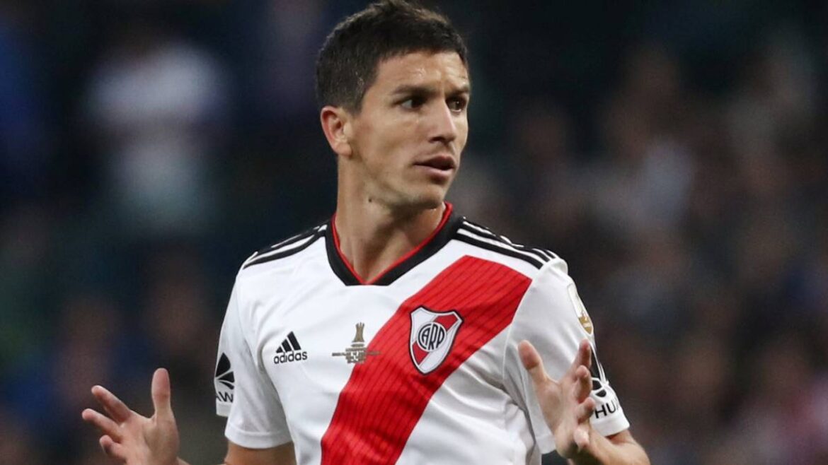 La emotiva despedida de Nacho Fernández con la mascota de River