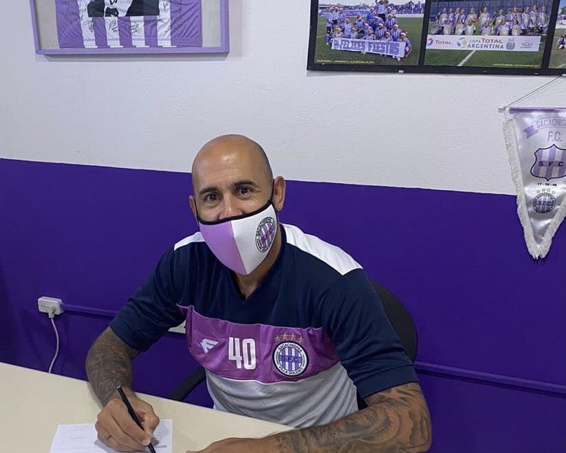 Sacachispas peló billetera por un crack