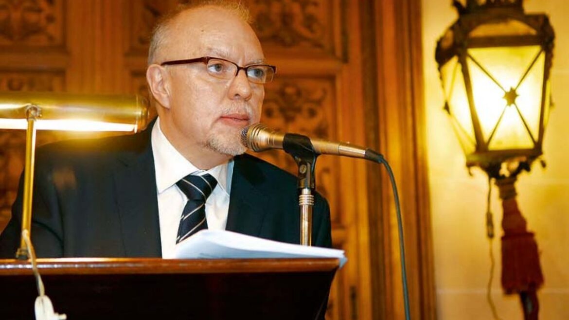 Jorge Fernández Díaz: " Alberto quiere salvar a la reina"