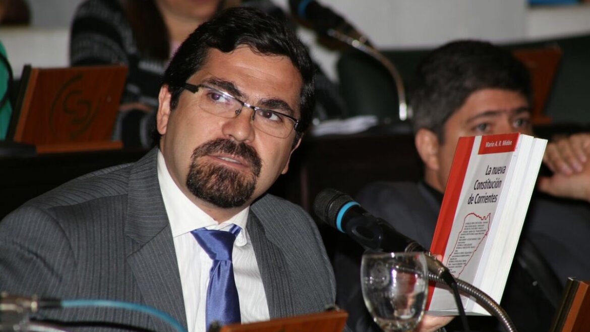 Quién es el senador que triplicó sus seguidores por sus gráficos sobre el Covid-19