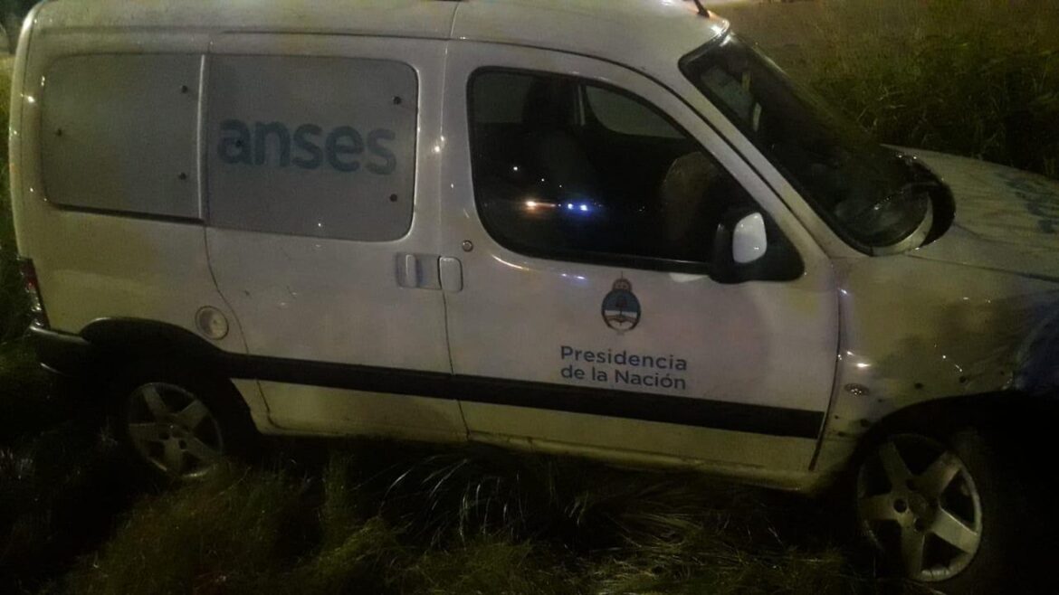 Escándalo con un militante de La Cámpora: chocó con un auto de ANSES y estaba borracho