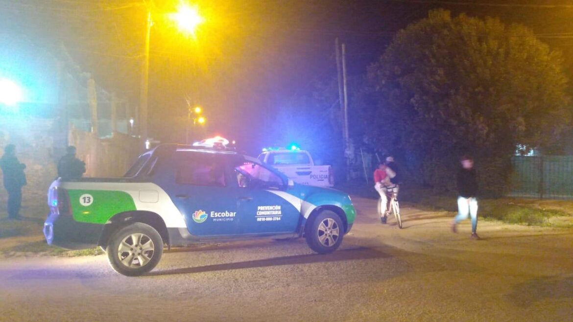 Una famosa tiene en su celular una fiesta clandestina con dos políticos