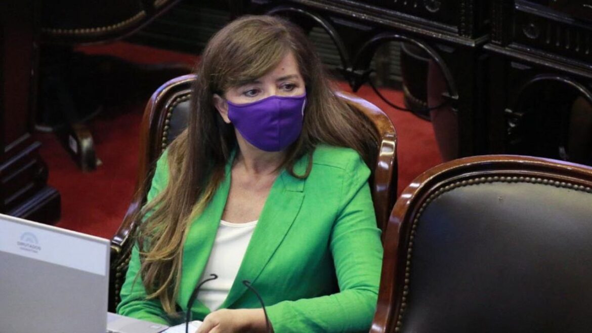 Cerruti se presentó ante los periodistas y habló de "jerarquizar" la información