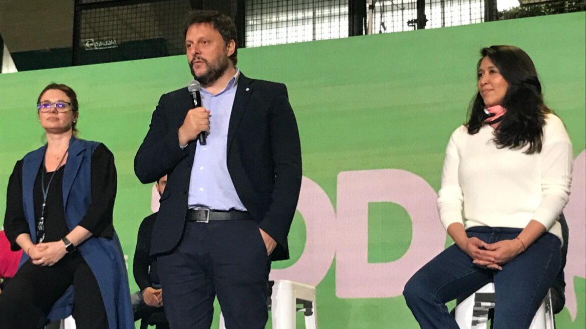 Santoro fue agredido "por ser varón"
