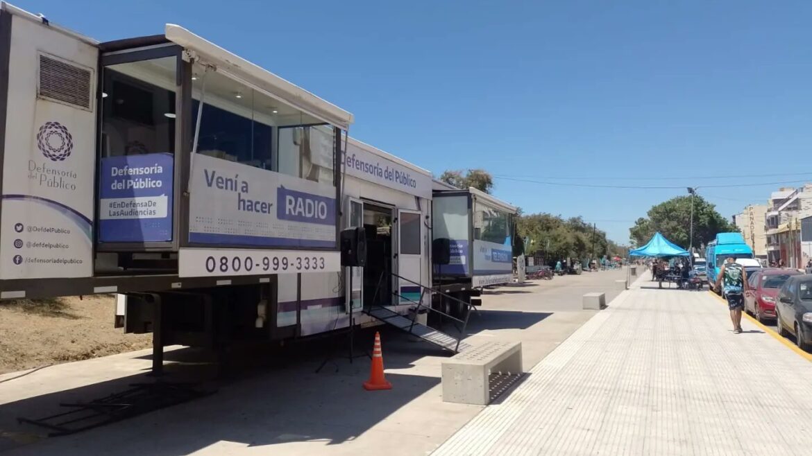 La radio itinerante de Miriam Lewin pone primera en la Costa