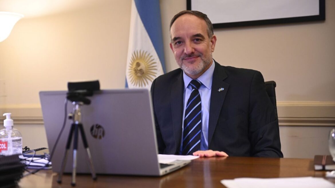 Doñate, el elegido por CFK: cómo llegó a Máximo, su pelea con Soria y una esposa influencer