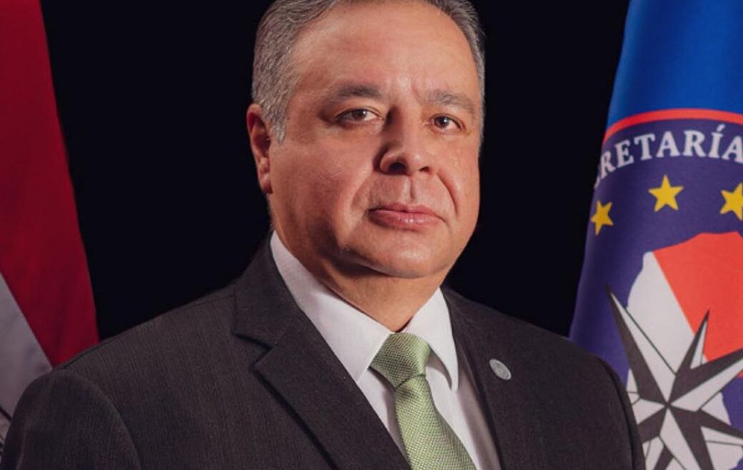 Un ministro de Paraguay se calentó con Aníbal Fernández por el avión venezolano