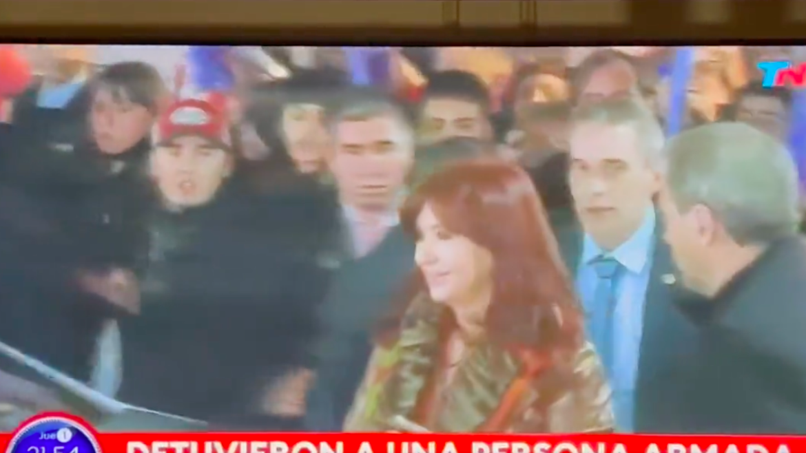 Cristina firmó autógrafos durante 5 minutos después del intento de asesinato
