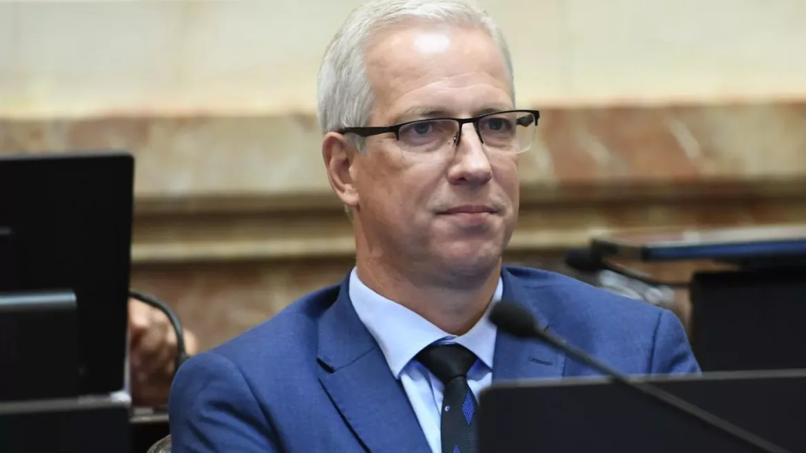 Un senador santafesino apunta a Cristina por la parálisis de los debates