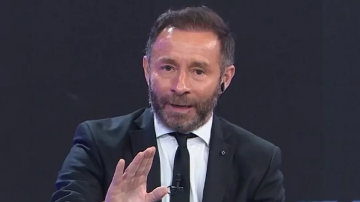 El economista militante de C5N ahora espera que le carguen nafta