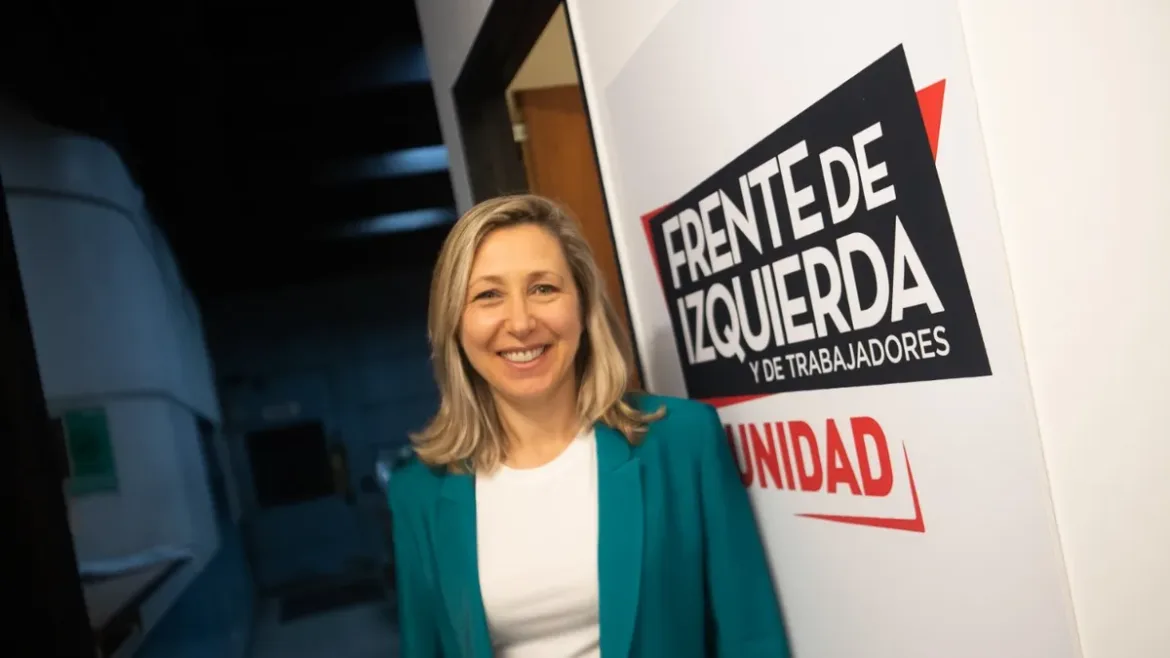 Un cartel de la izquierda de película