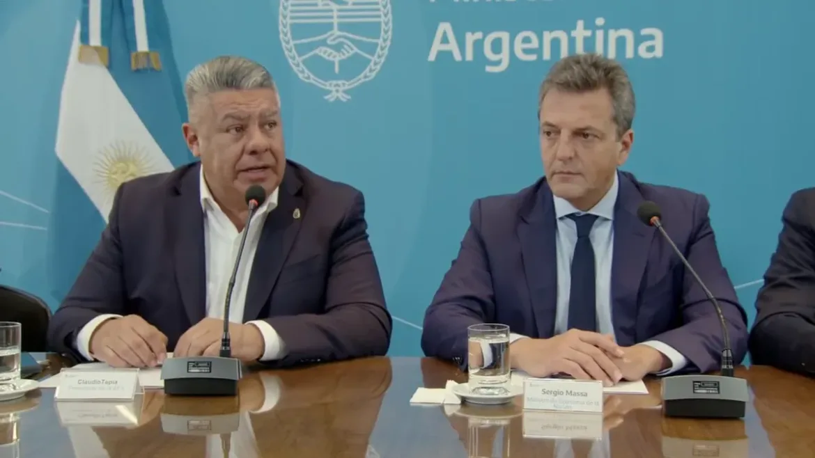 La foto entre "Chiqui" Tapa y Massa reactivó una versión