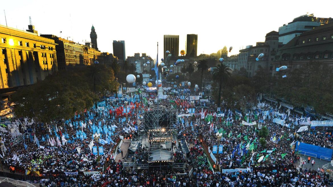 El pibe que en unos segundos pasó de Cristina a Milei