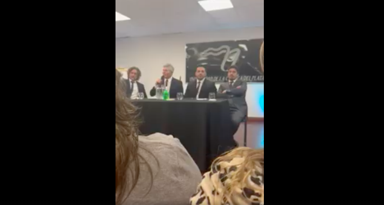 Burlando desembarcó en Chaco y lo cruzaron en una charla: "No somos todos mafiosos"