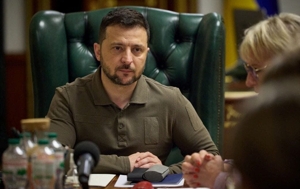 Zelenski pidió apoyo de Argentina desde una pantalla en Ciencias Económicas