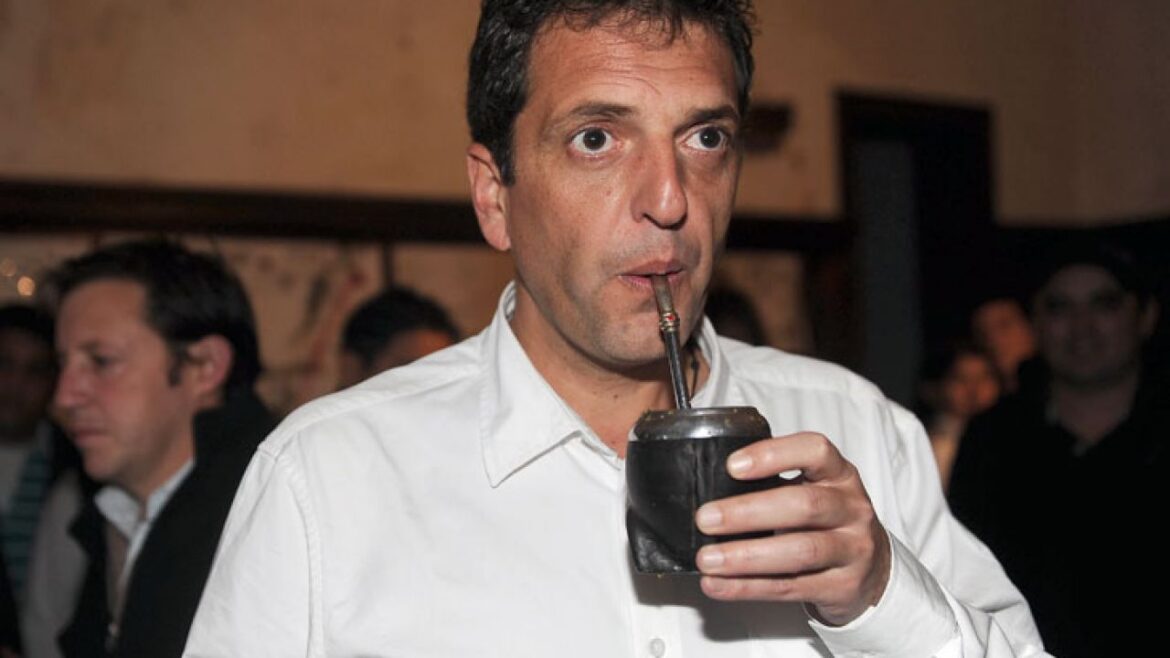 Massa subido a campaña anti Fondo, en una semana clave por vencimientos