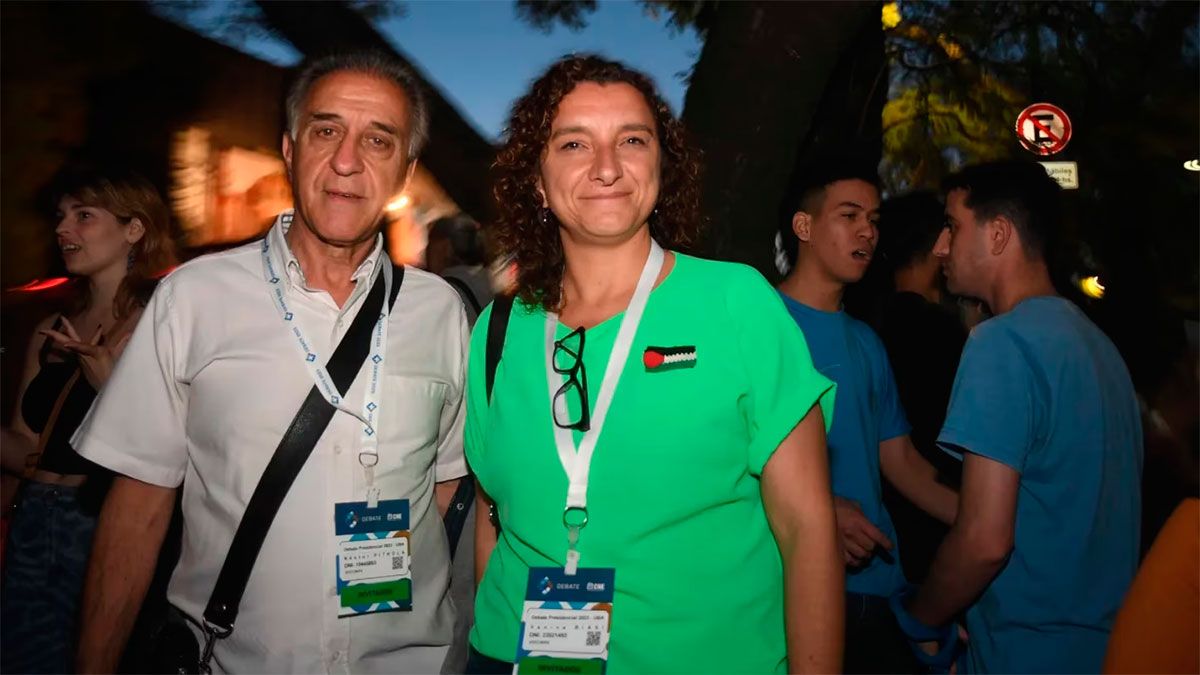 El polémico banderazo de la candidata de izquierda y el fuerte cruce con Feinmann