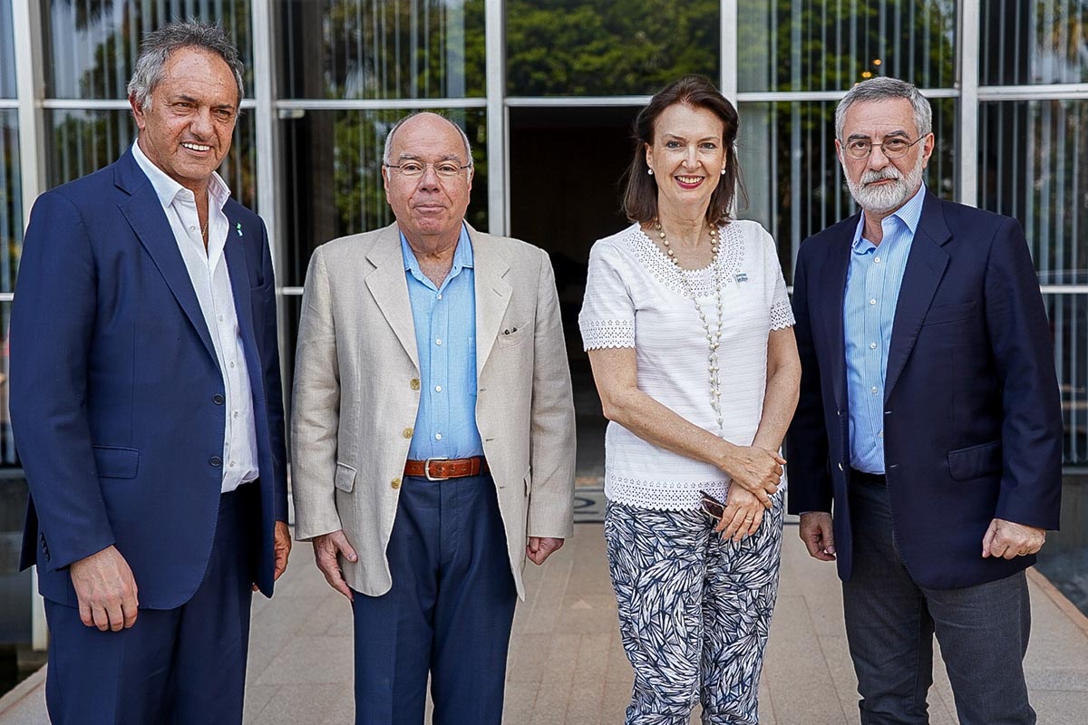 La canciller de Milei fue a Brasil en el avión de un empresa