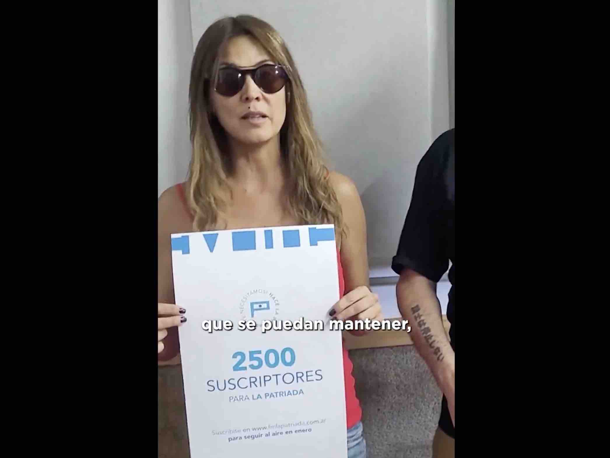Una activista K pide suscriptores para mantener una radio