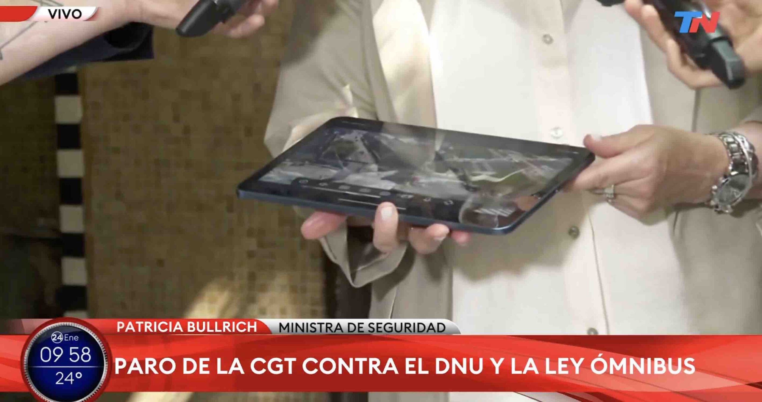 Pato monitoreó la marcha de la CGT desde su tablet