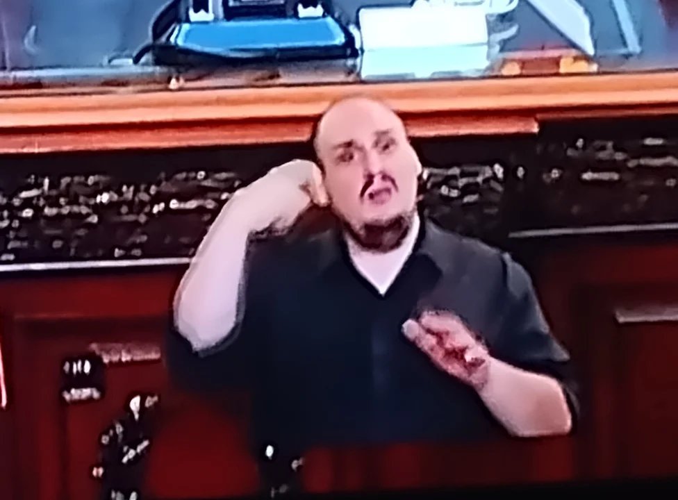El traductor del presidente que hizo furor en las redes