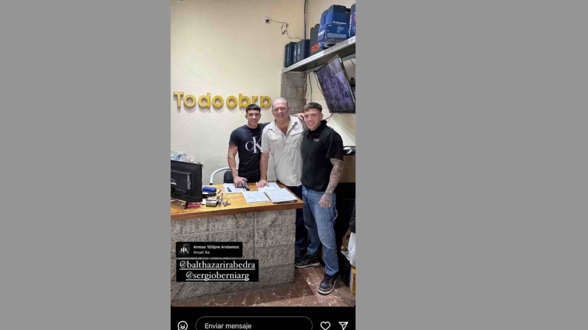 Polémica foto de Berni con un joven armado