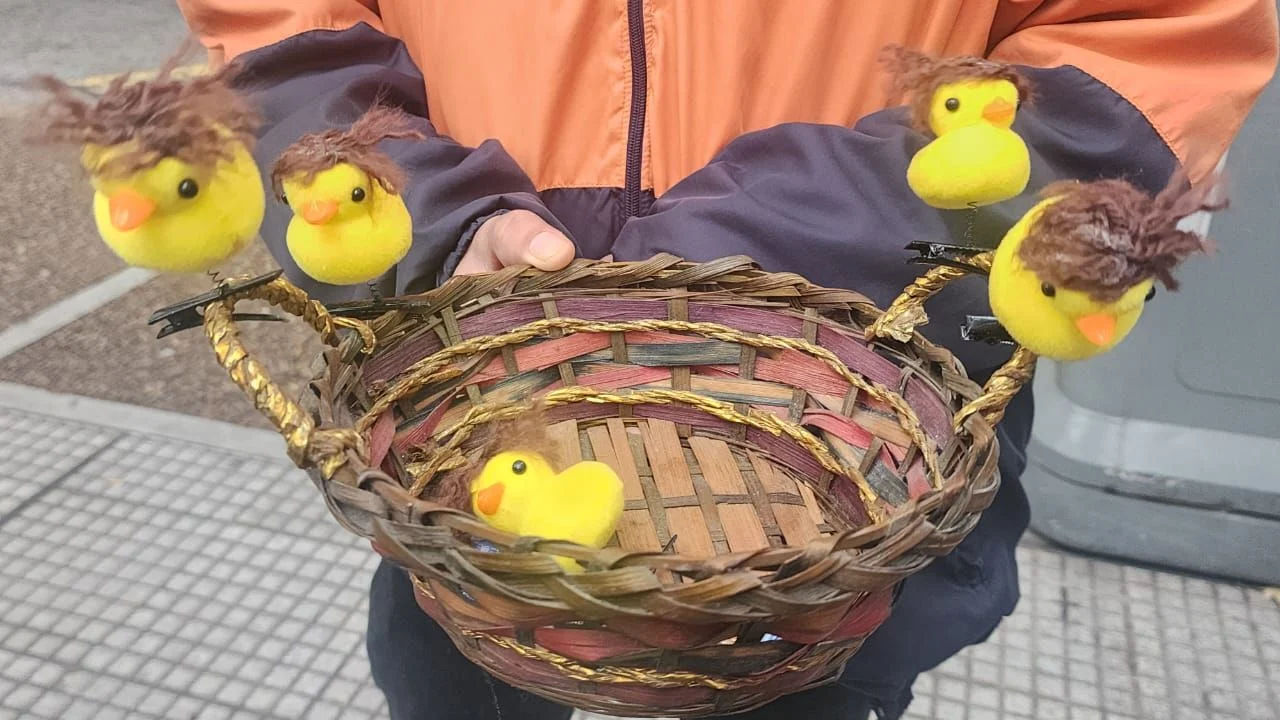 Coleros y patitos en el colorido acto de Milei