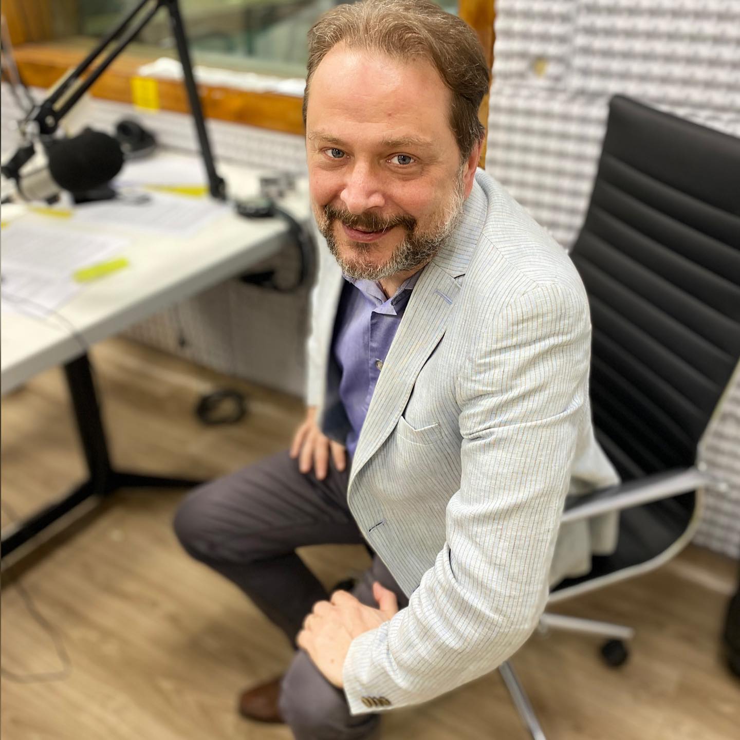 Echaron a uno de los conductores de Radio Nacional en tiempo récord
