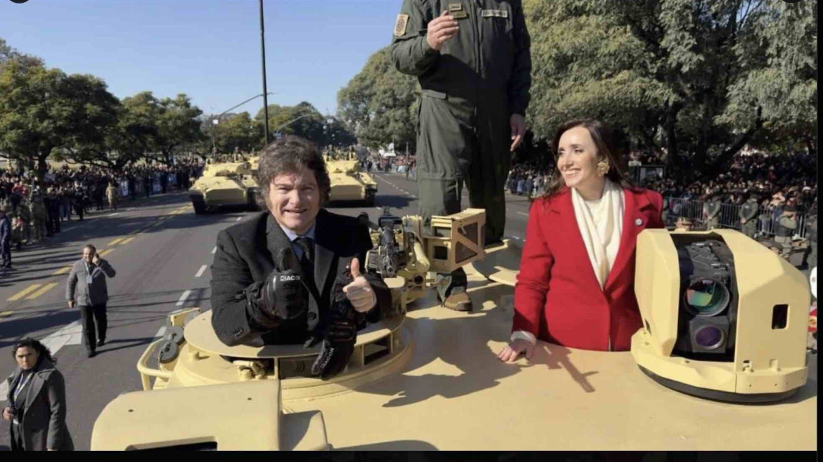 Dos nubarrones en el desfile: bandera carapintada y algunos Falcon