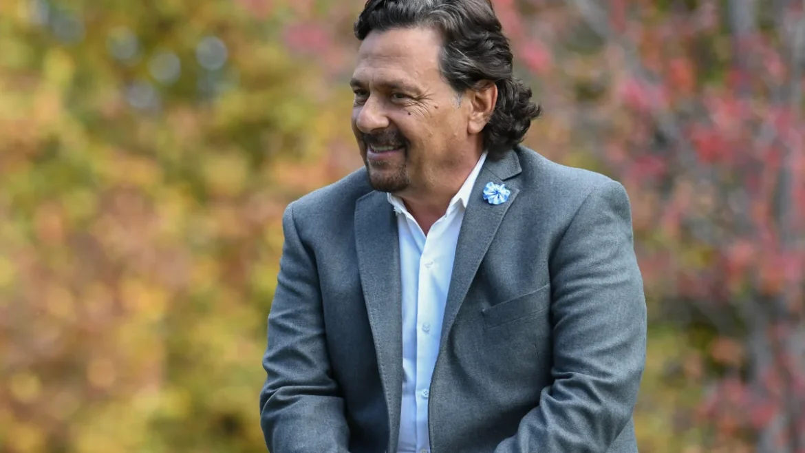 A los cabezazos del gobernador salteño