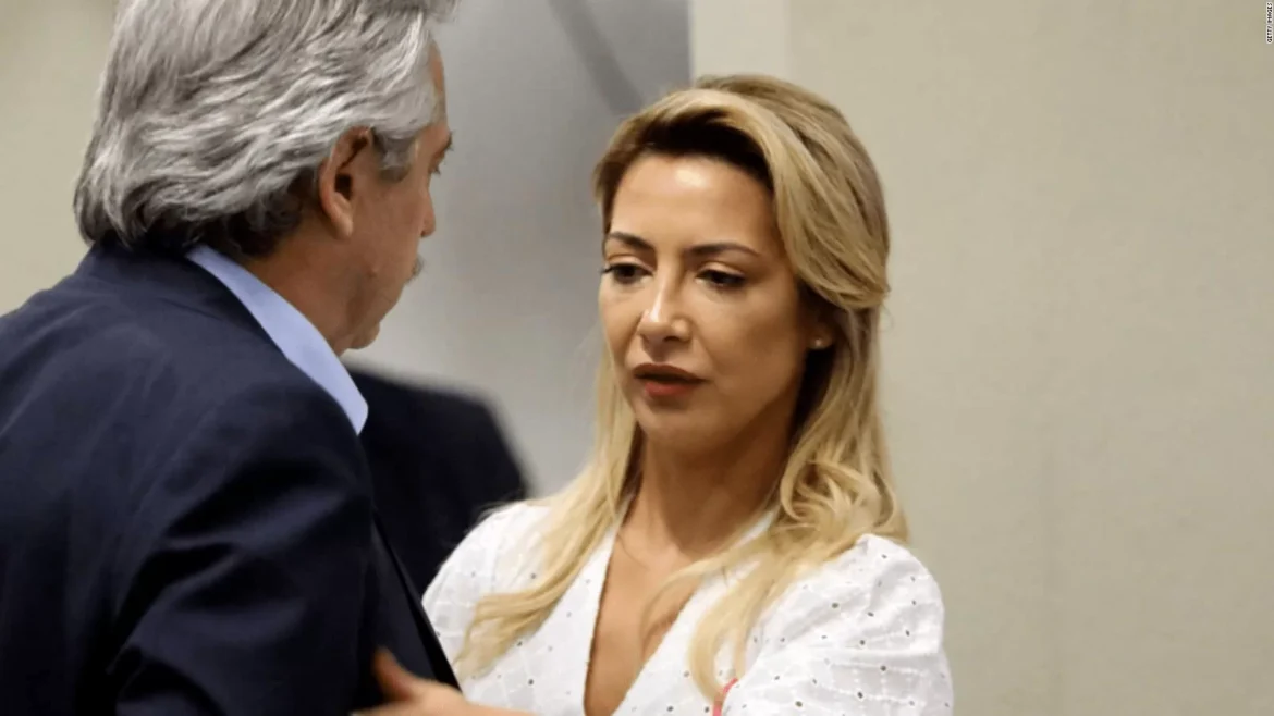 Fabiola regresó con facturas abiertas hacia Alberto y apuntó a Tamara
