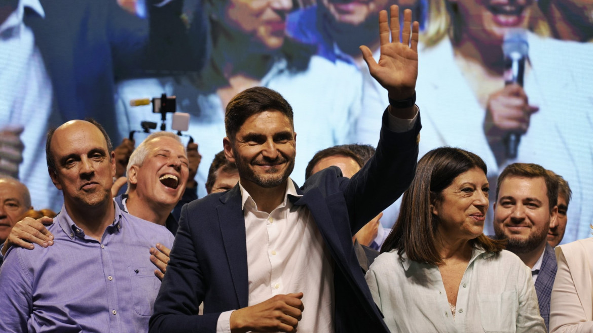 Insólito: un diario trucó una foto de Pullaro y eliminó a un diputado radical