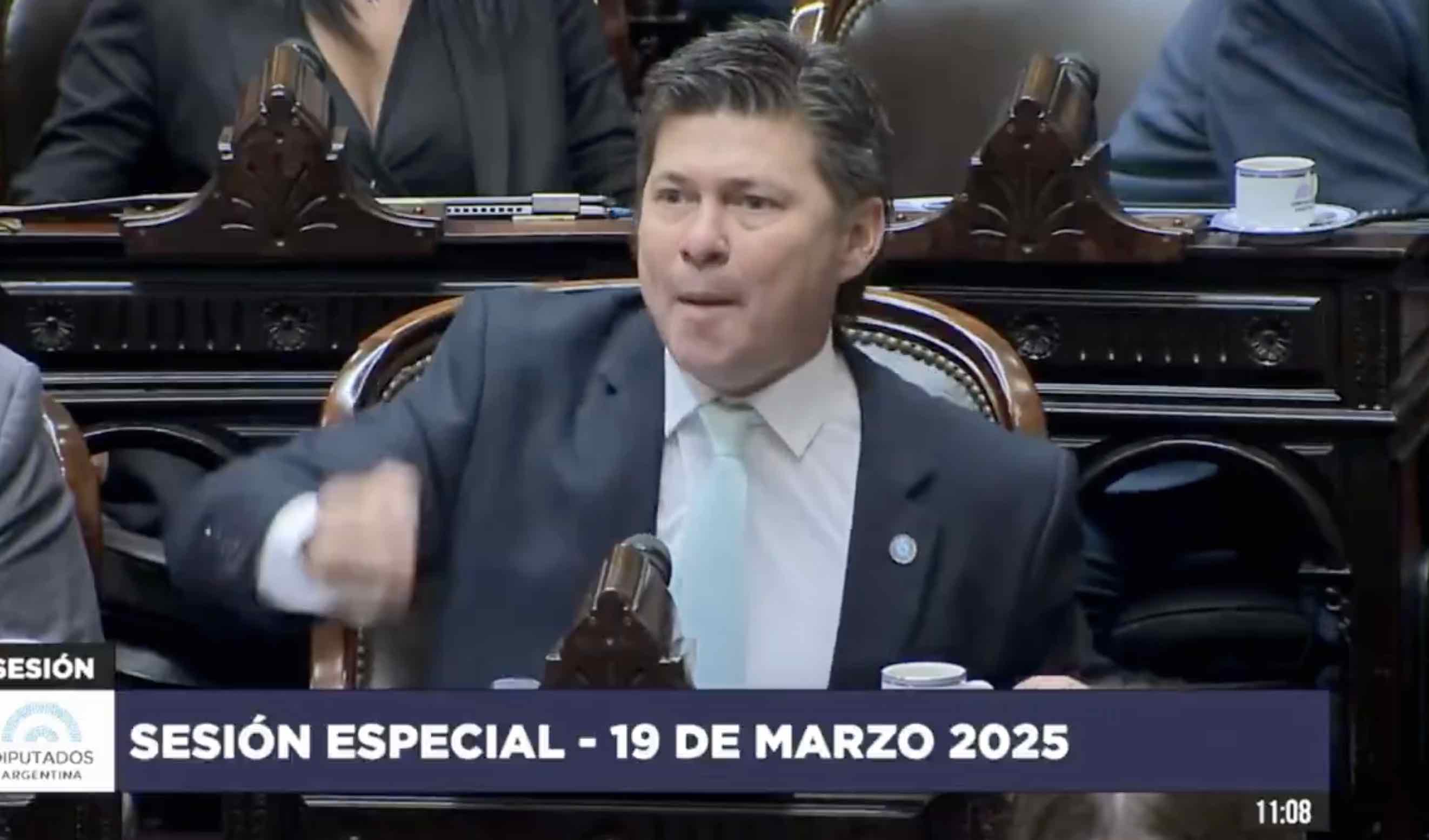 El diputado de los escándalos y los piquitos quiere ser el elegido de Milei y Valdés
